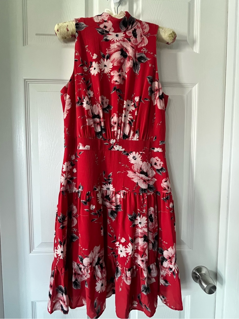 ELLE Red Floral Dress 
Size: Small
Color: Red